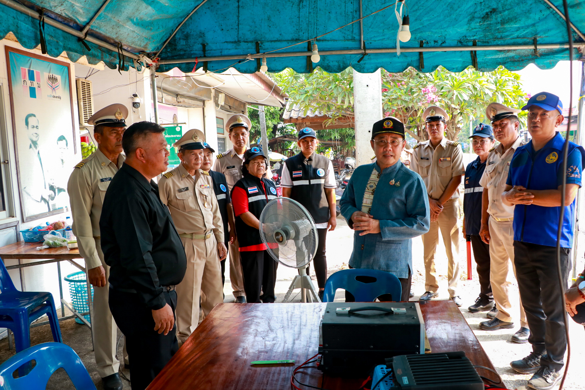 ผู้ว่าราชการจังหวัดสุโขทัยลงพื้นที่ตรวจเยี่ยมและให้กำลังใจเจ้าหน้าที่ผู้ปฏิบัติงานประจำจุดตรวจในพื้นที่อำเภอศรีสัชนาลัย