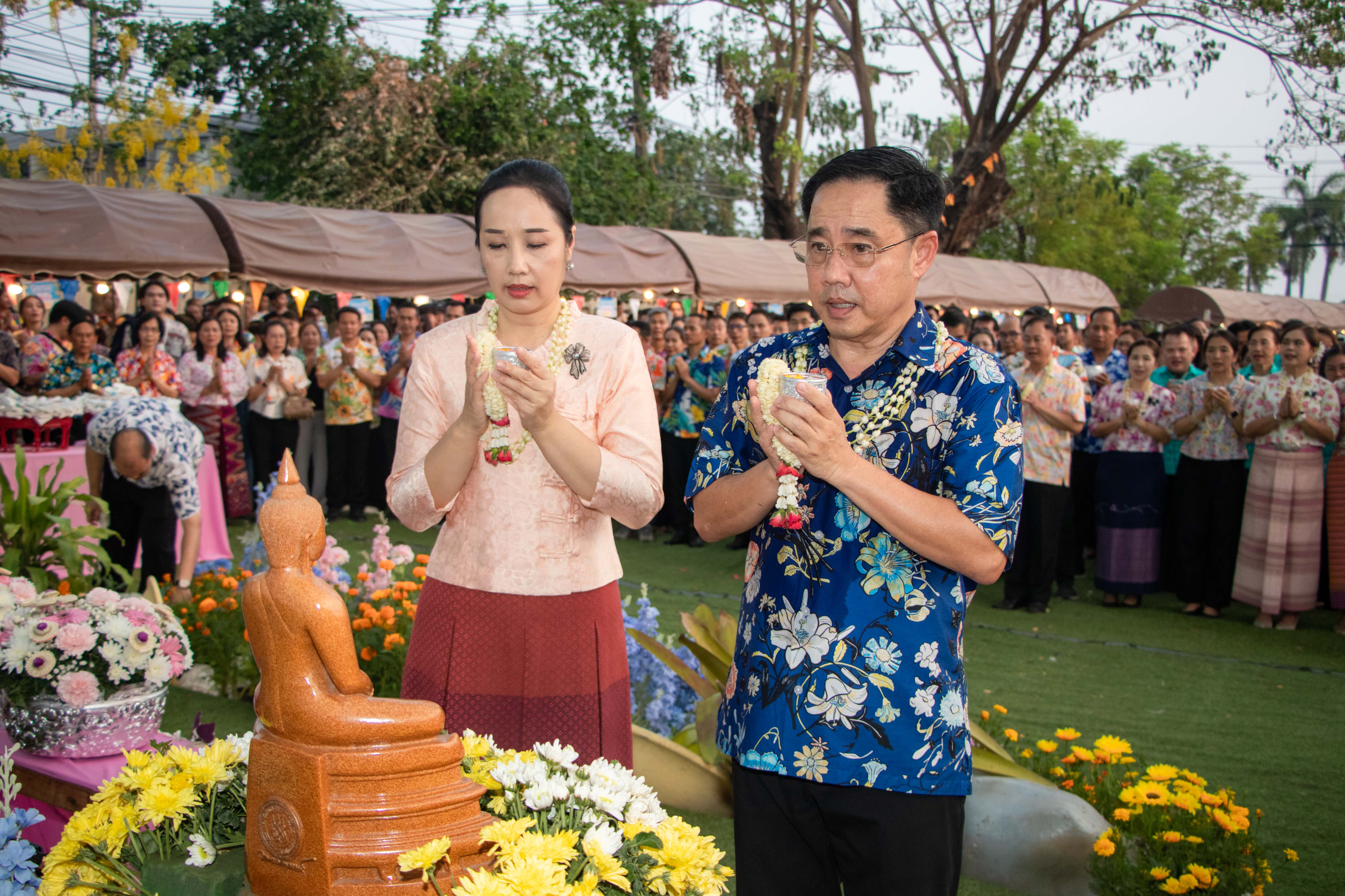 จังหวัดสุโขทัยจัดพิธีสรงน้ำสิ่งศักดิ์สิทธิ์คู่บ้านคู่เมือง และพิธีรดน้ำดำหัวขอพรผู้ว่าราชการจังหวัด เพื่อความเป็นสิริมงคลและสืบสานวัฒนธรรมอันดีงามของไทยเนื่องในเทศกาลสงกรานต์ ประจำปี 2569