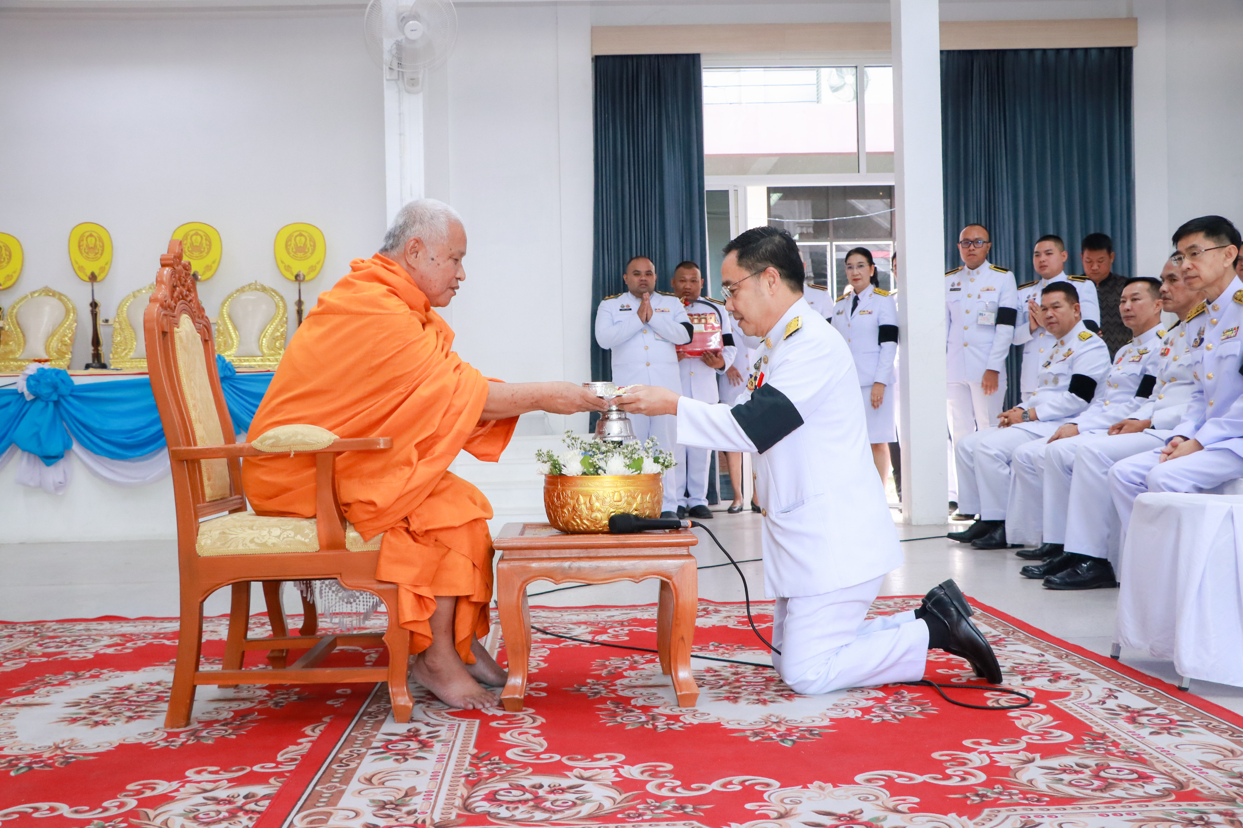 ผู้ว่าราชการจังหวัดสุโขทัย นำหัวหน้าส่วนราชการ รดน้ำขอพรเจ้าคณะจังหวัดสุโขทัย เนื่องในเทศกาลสงกรานต์ ประจำปี 2569